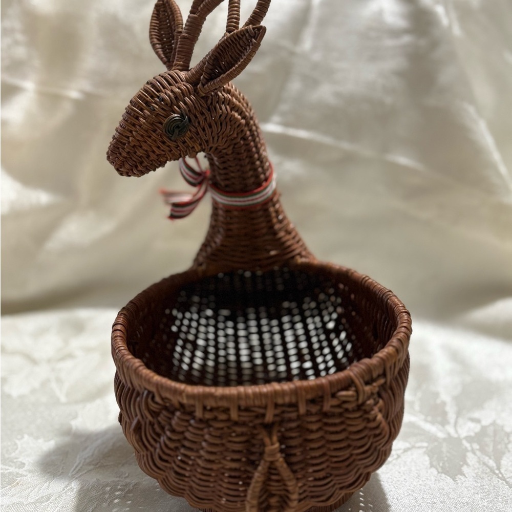 Vintage Brown Wicker Deer Accent Basket - Picture 4 of 6